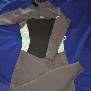 ROXY women’s wetsuit 🏄🏼‍♀️ Original retail $140